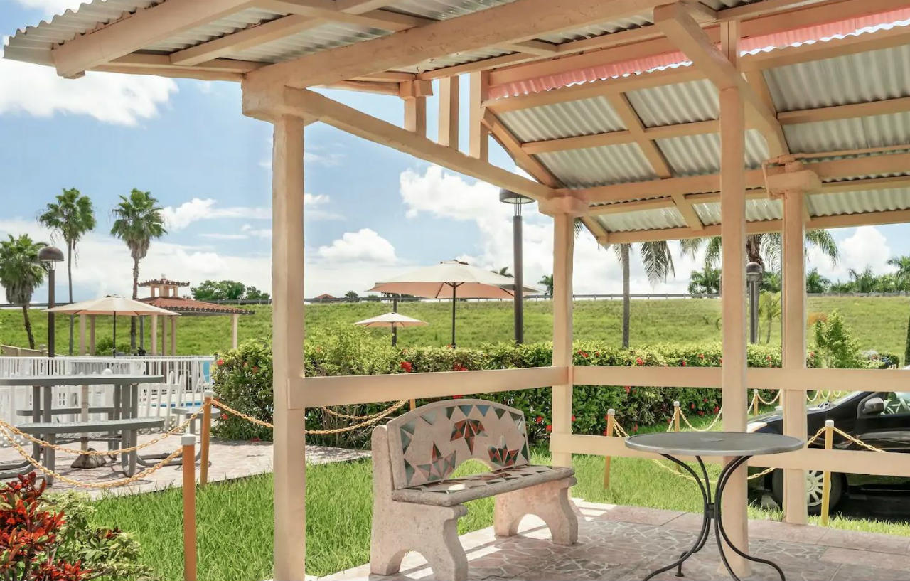 Belmont Inn & Suites Florida City Kültér fotó